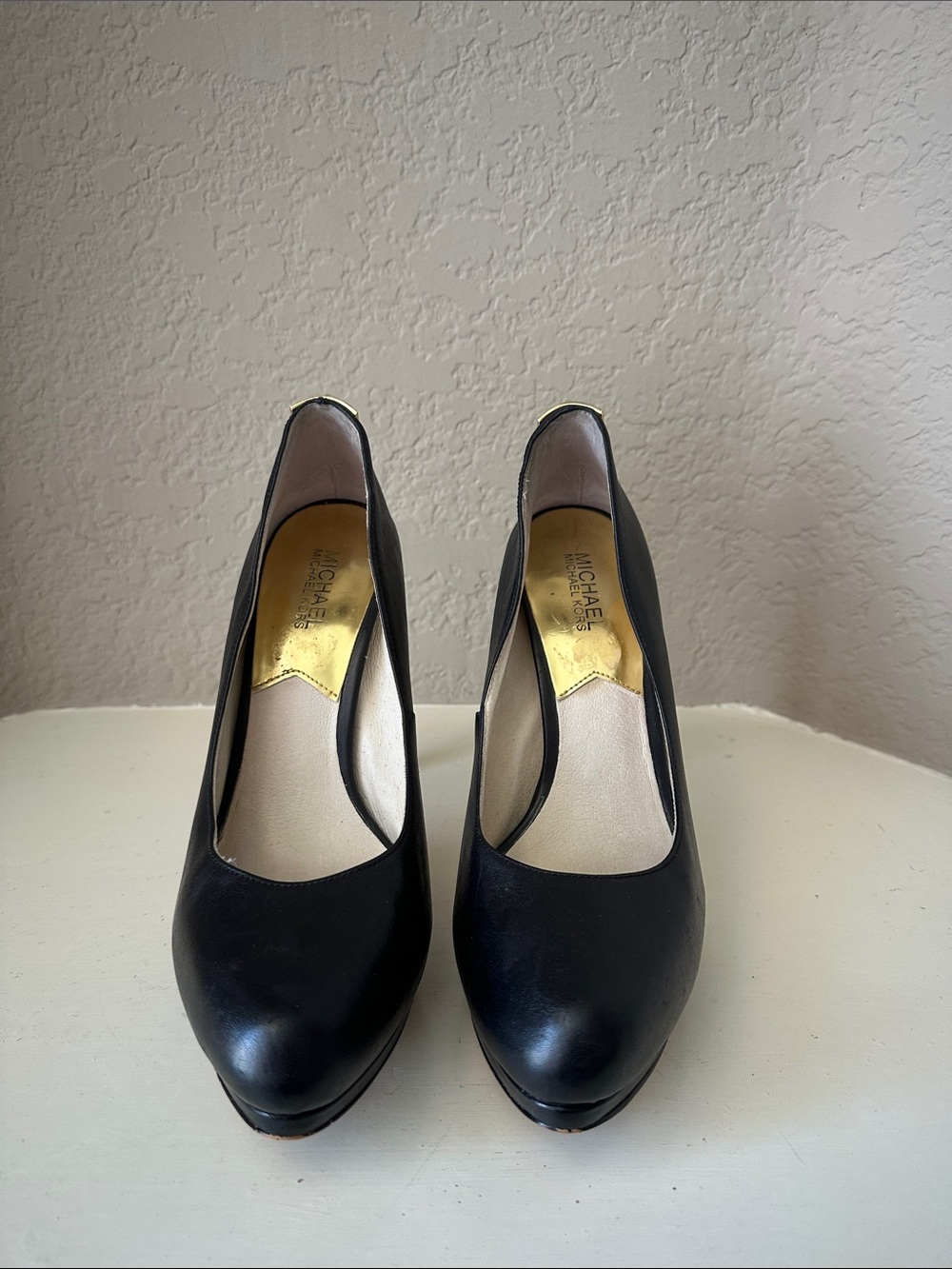 Michael Kors Black Leather Stiletto Pumps with Gold MK on Heel SZ 9.5 - Picture 4 of 10